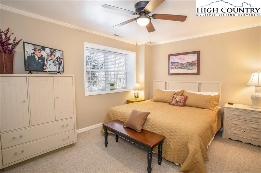 Image number 9 for the current listing
