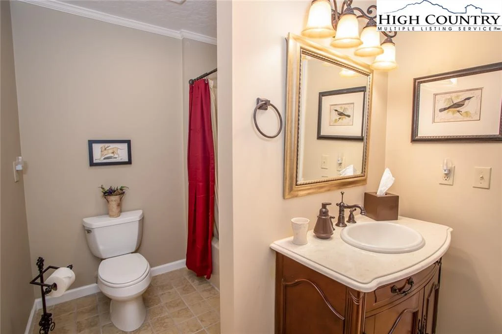 Image number 2 for the current listing