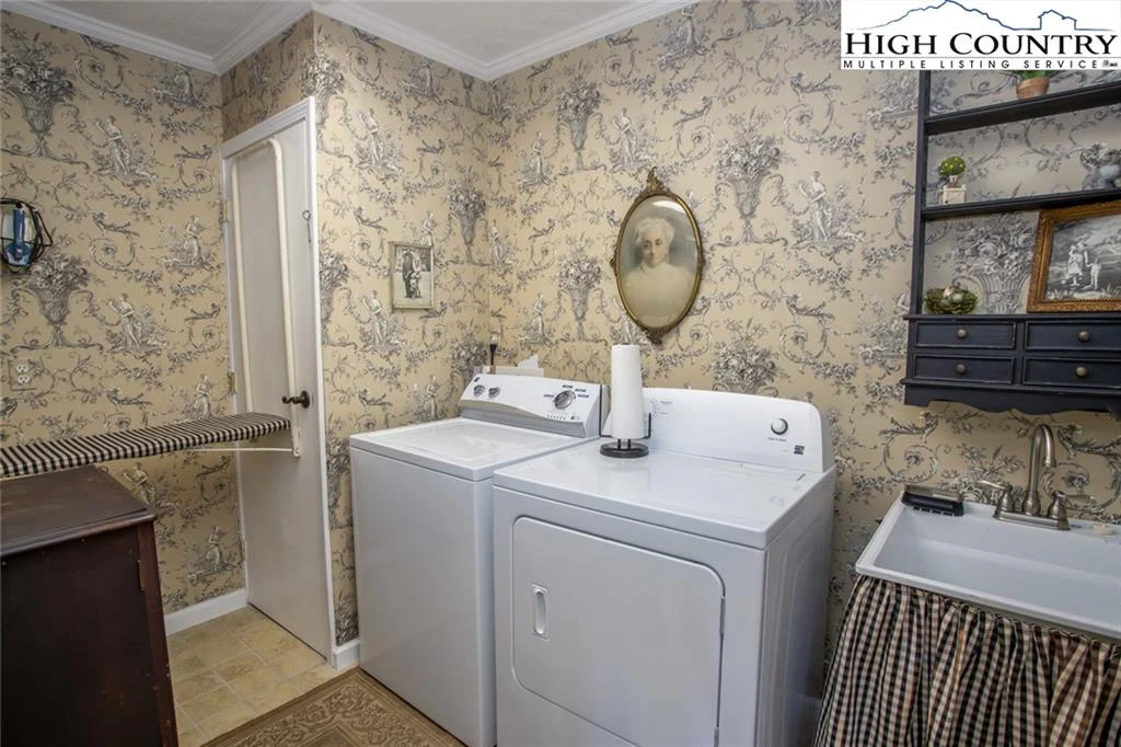 Image number 11 for the current listing