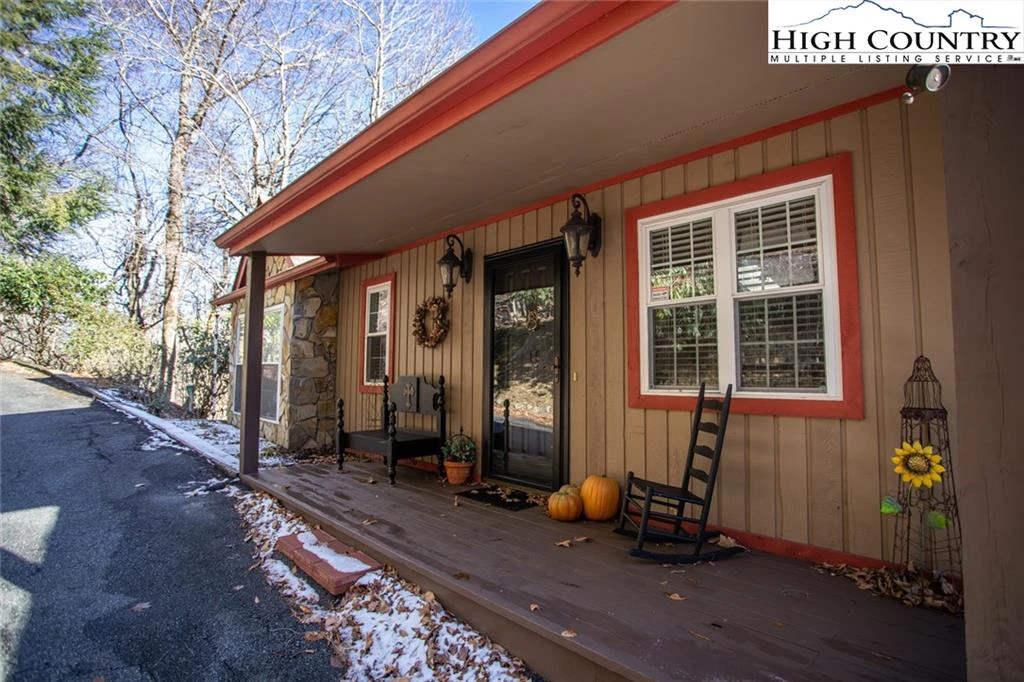 Image number 13 for the current listing