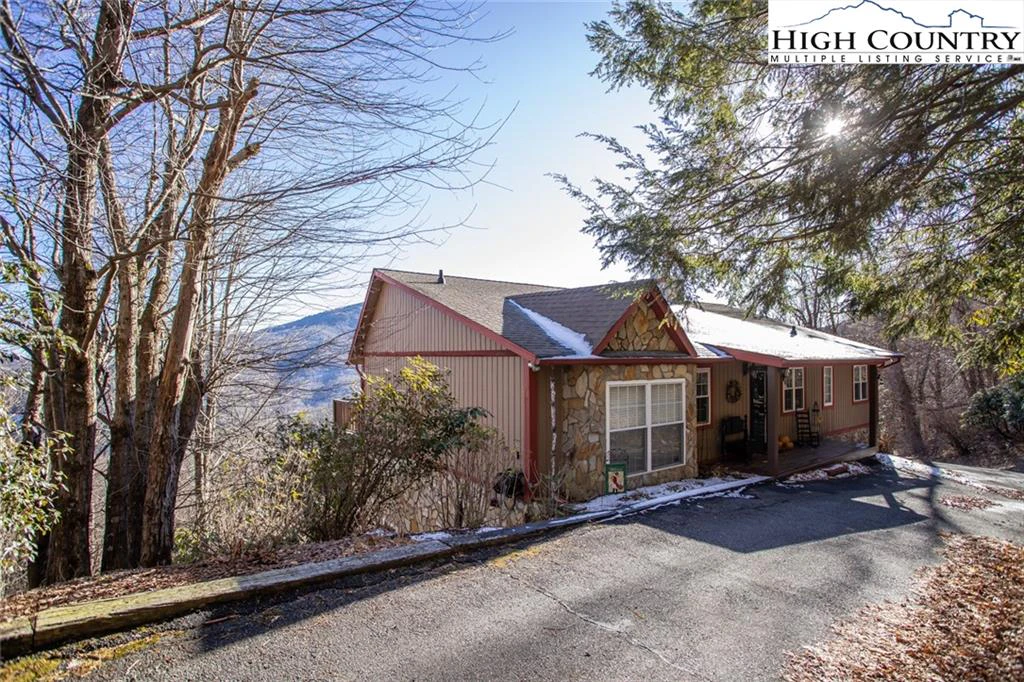 Image number 14 for the current listing