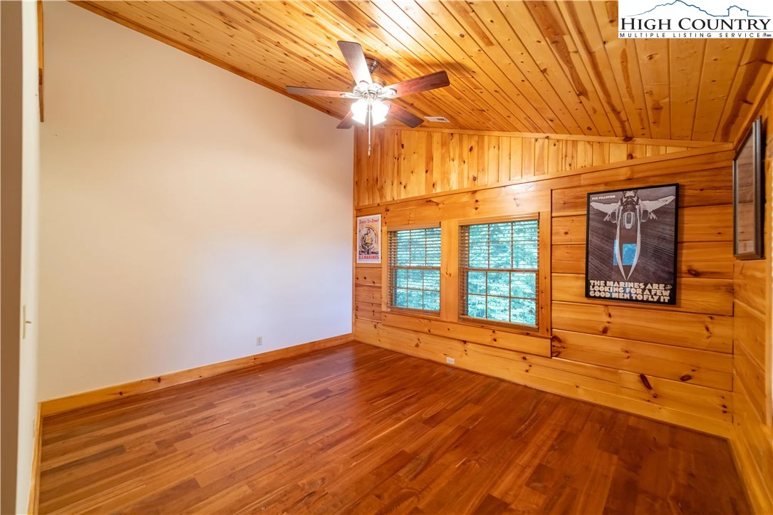 Image number 6 for the current listing