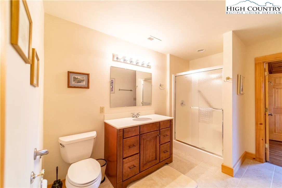 Image number 7 for the current listing