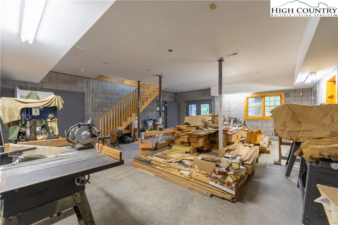 Image number 18 for the current listing