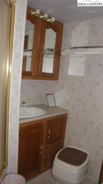 Image number 2 for the current listing