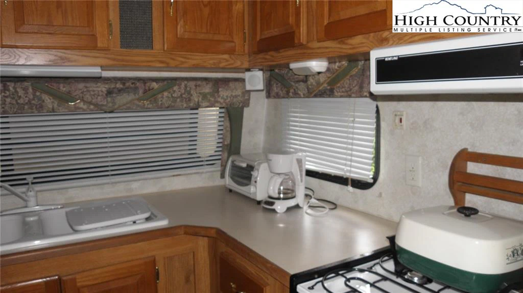 Image number 14 for the current listing