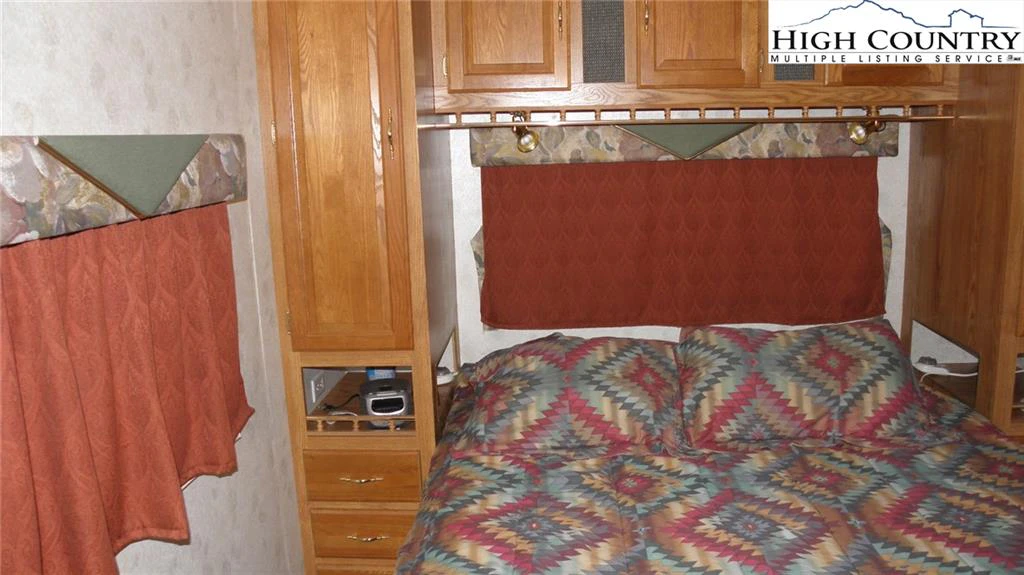 Image number 13 for the current listing