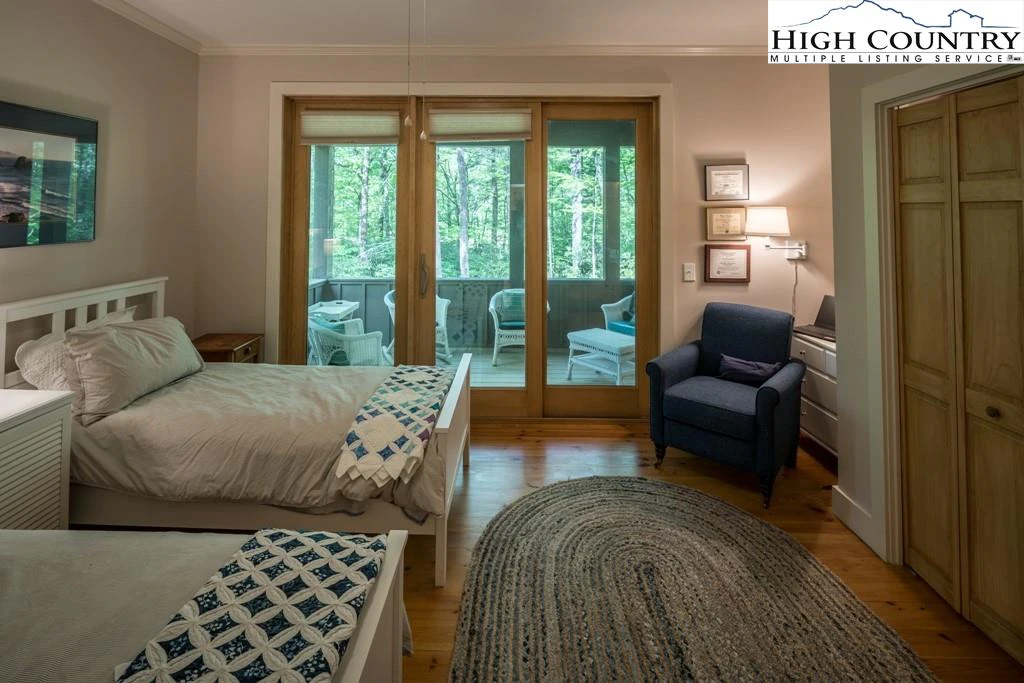 Image number 3 for the current listing