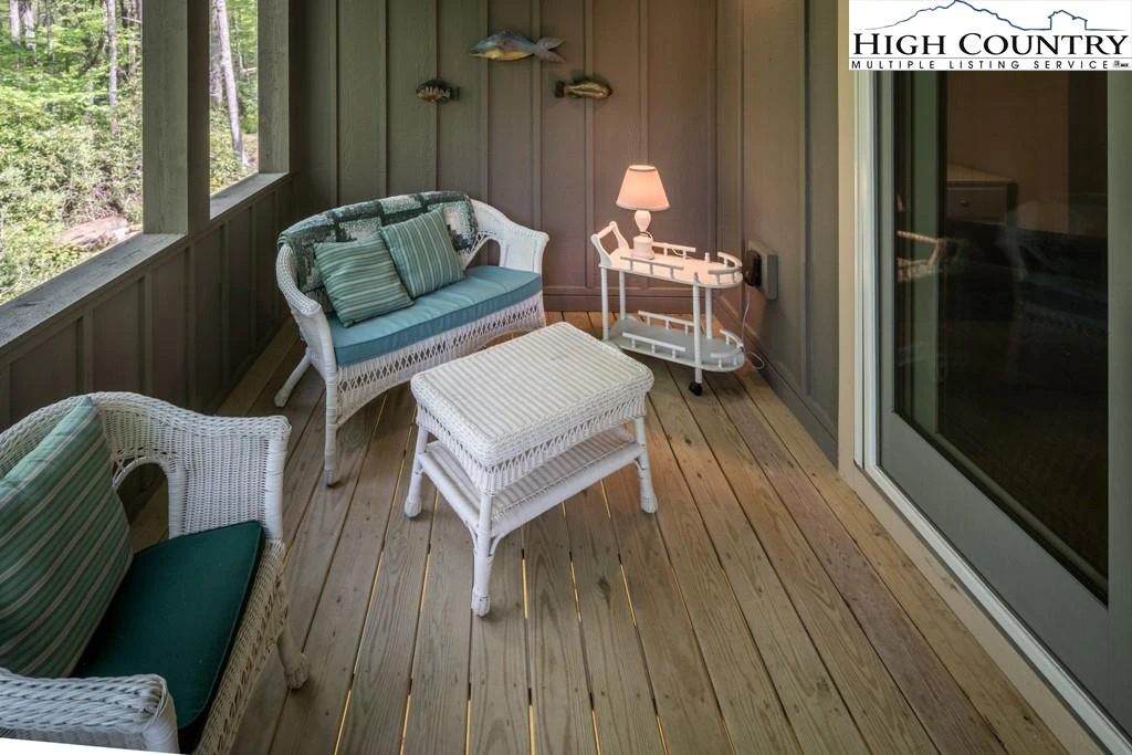Image number 7 for the current listing