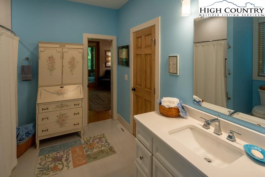 Image number 8 for the current listing