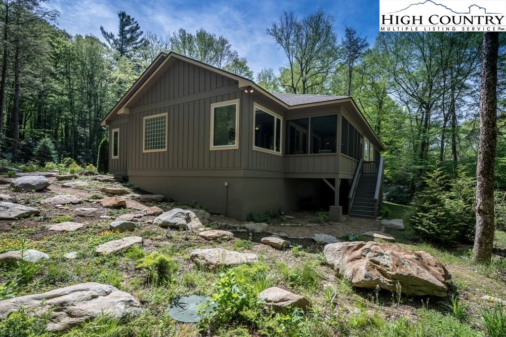 Image number 14 for the current listing