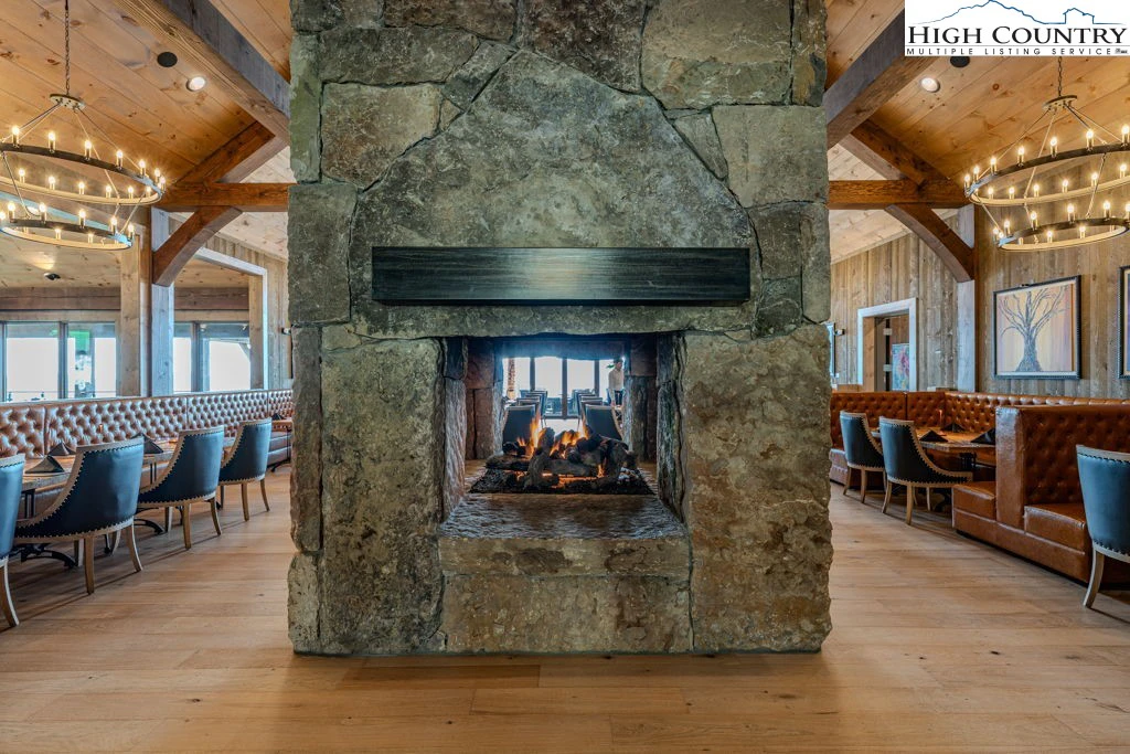 Image number 7 for the current listing