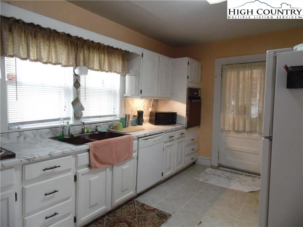 Image number 7 for the current listing