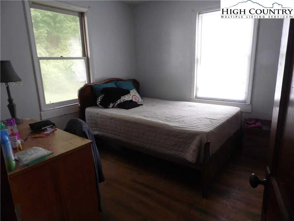 Image number 9 for the current listing