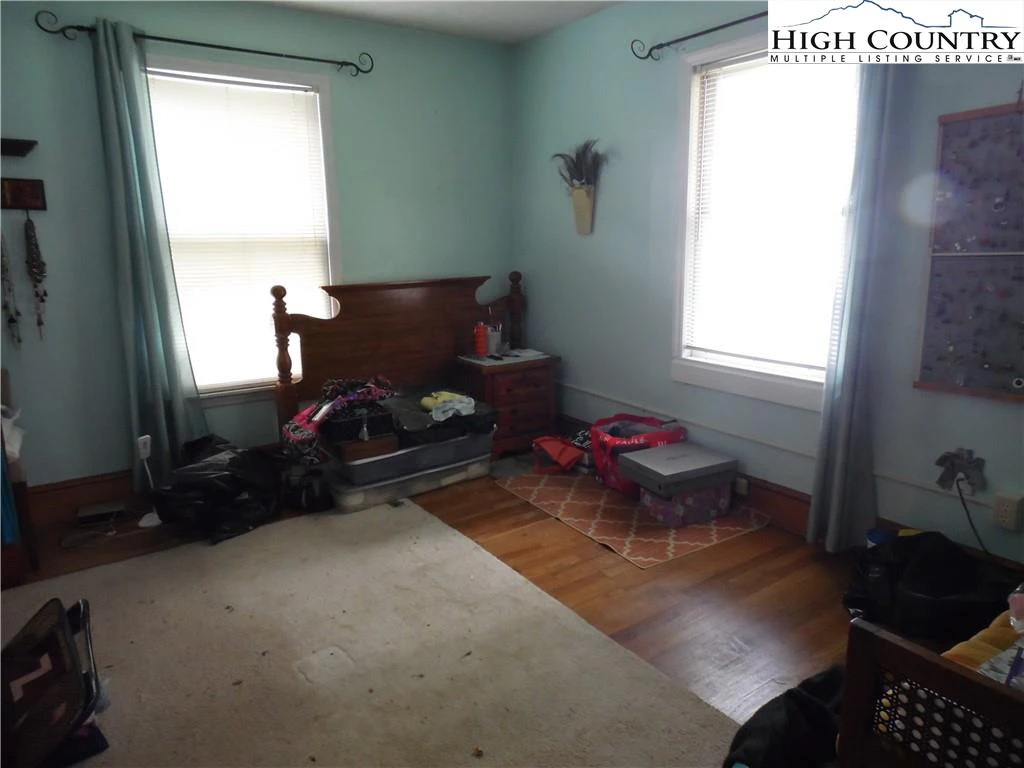 Image number 10 for the current listing