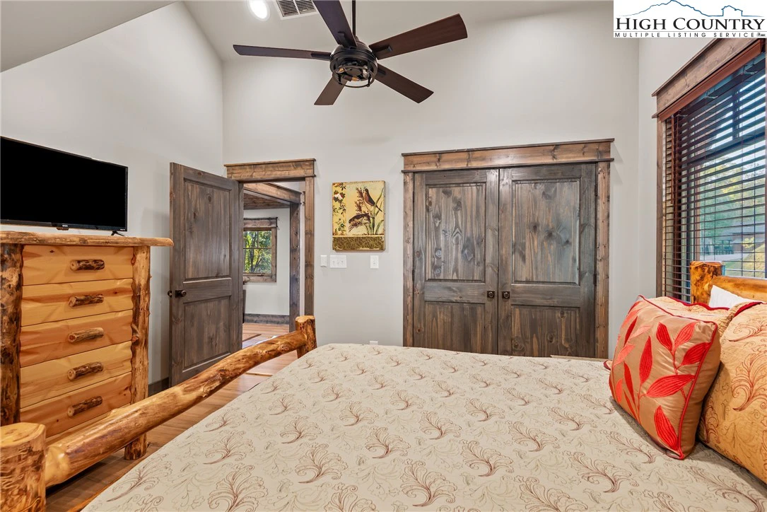 Image number 10 for the current listing