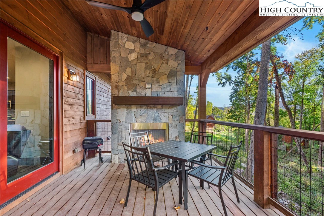 Image number 11 for the current listing