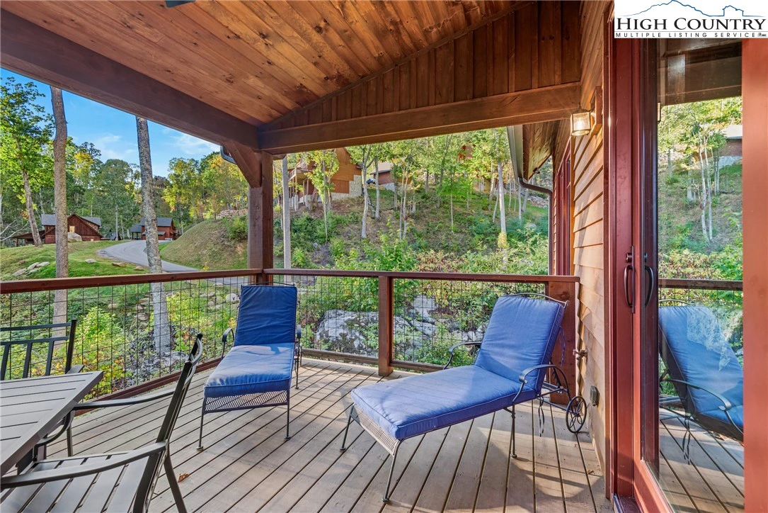 Image number 13 for the current listing