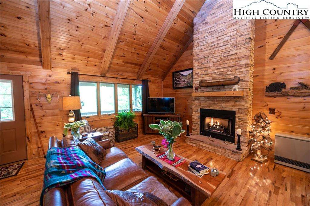 Image number 3 for the current listing