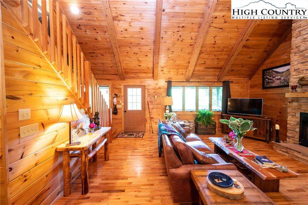 Image number 4 for the current listing