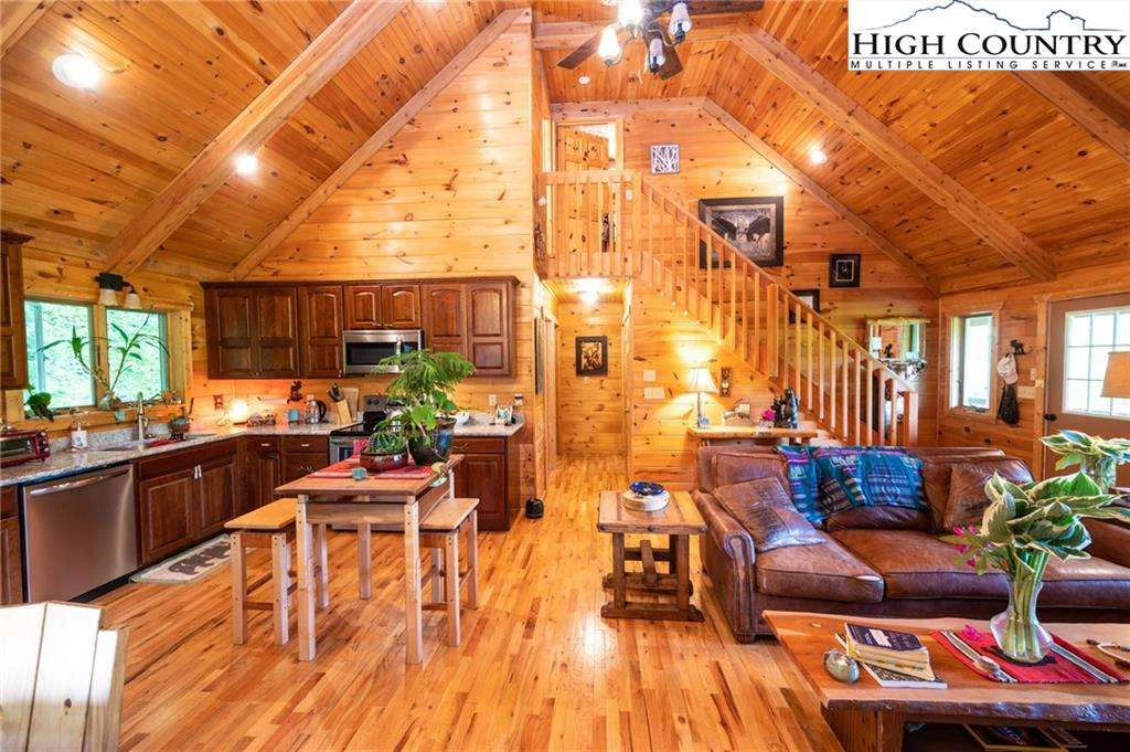 Image number 8 for the current listing