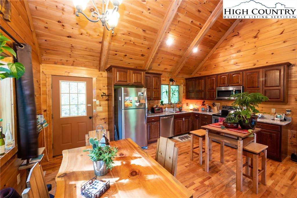 Image number 9 for the current listing