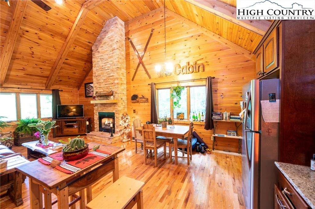 Image number 13 for the current listing