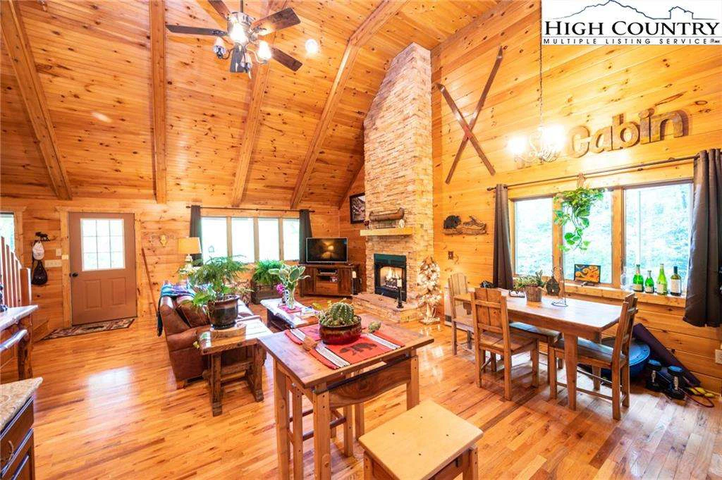 Image number 14 for the current listing