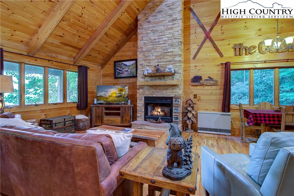Image number 1 for the current listing