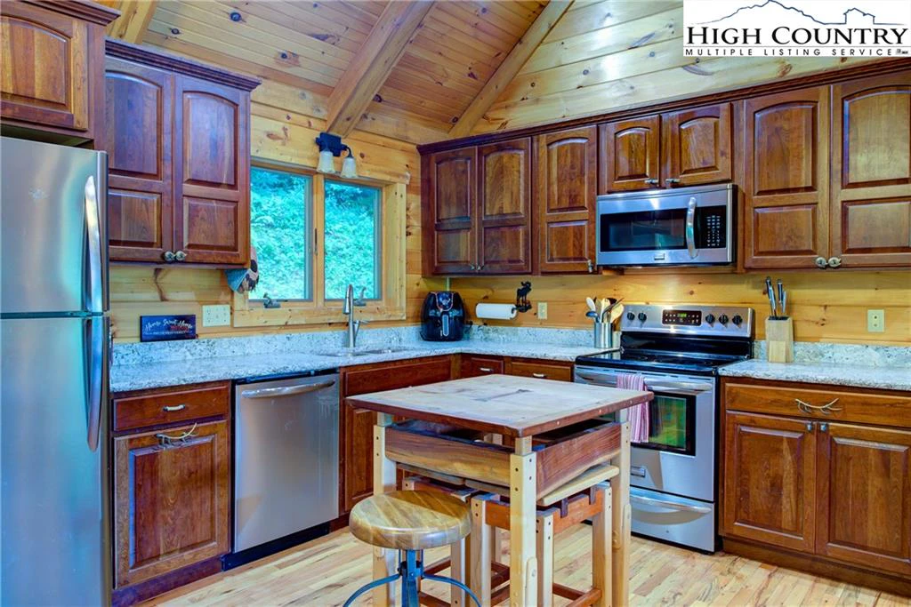 Image number 19 for the current listing