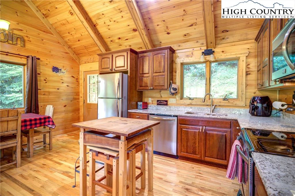 Image number 18 for the current listing