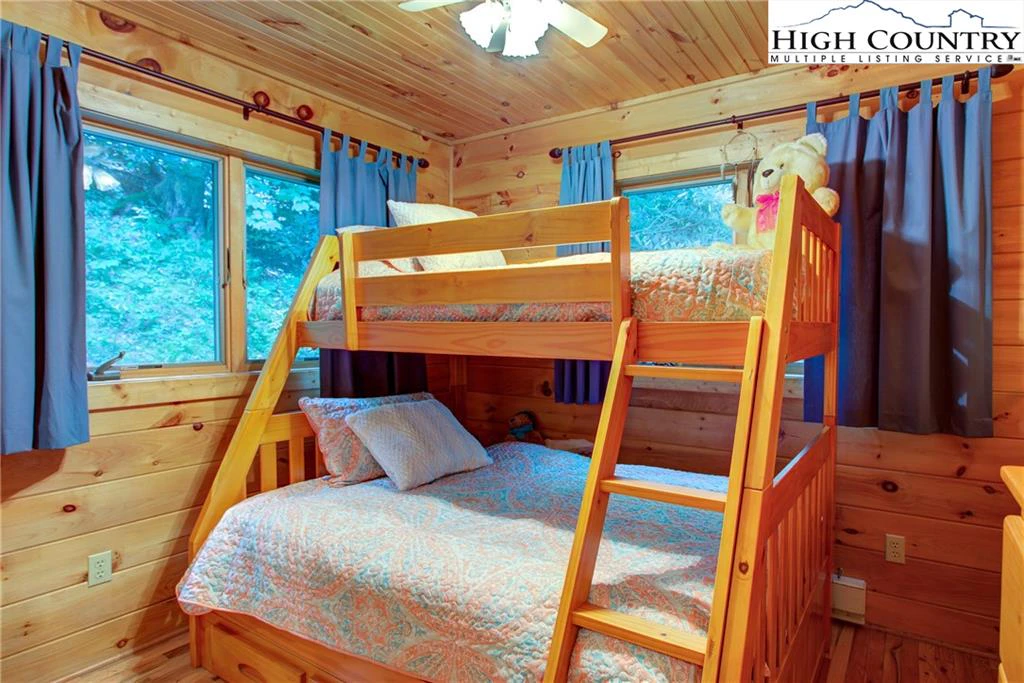 Image number 2 for the current listing