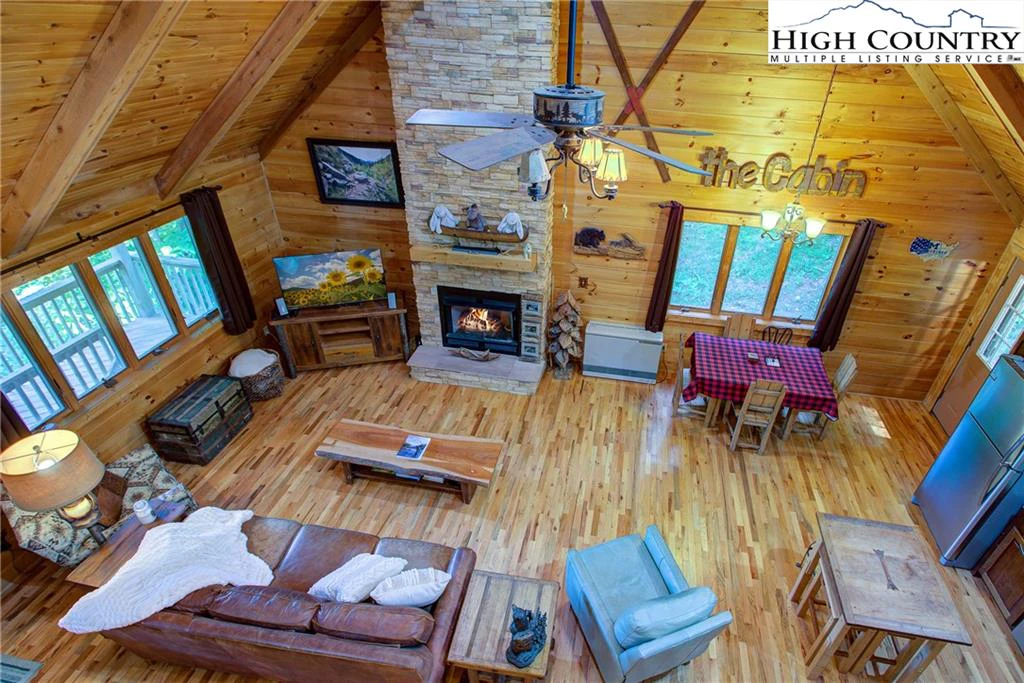 Image number 14 for the current listing