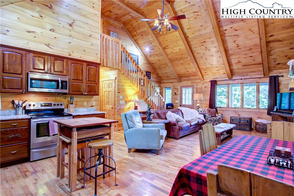 Image number 21 for the current listing