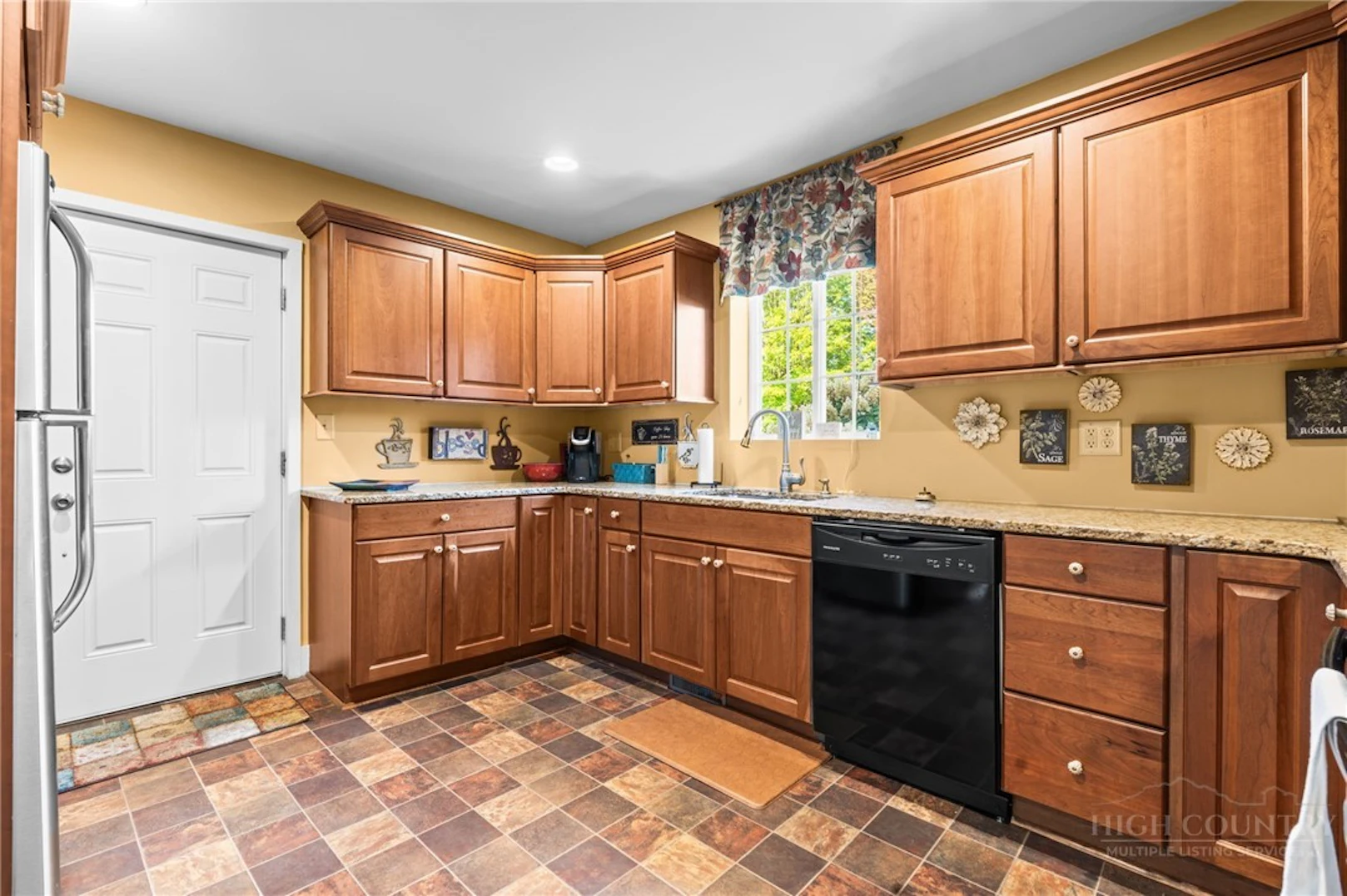 Image number 4 for the current listing