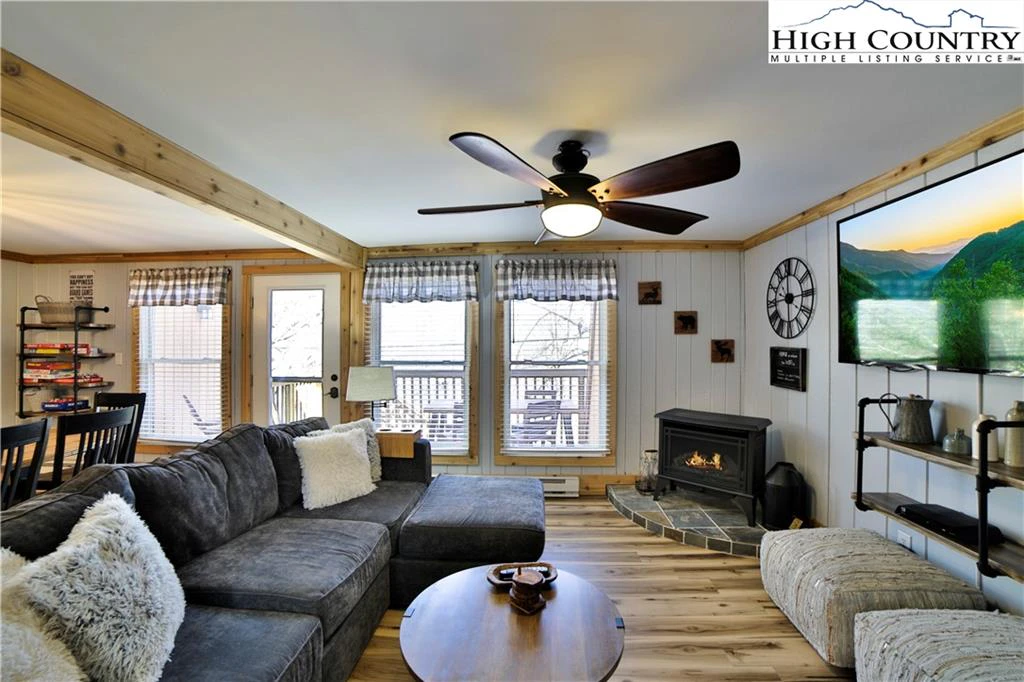 Image number 1 for the current listing