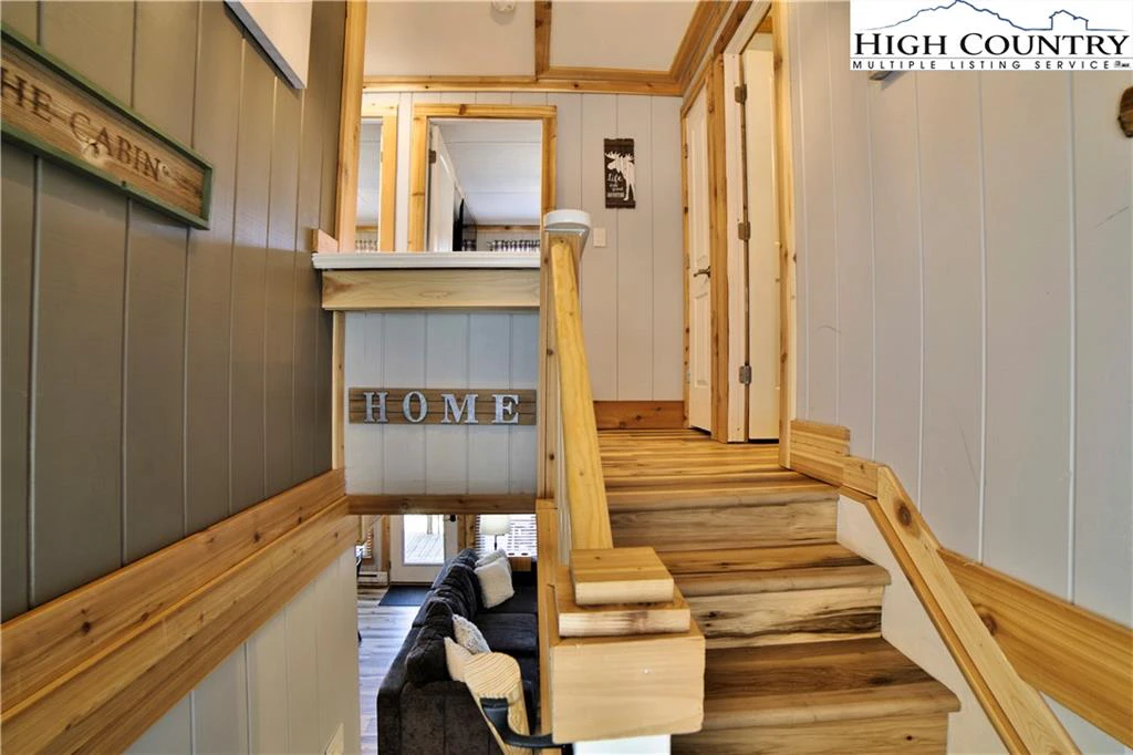 Image number 6 for the current listing