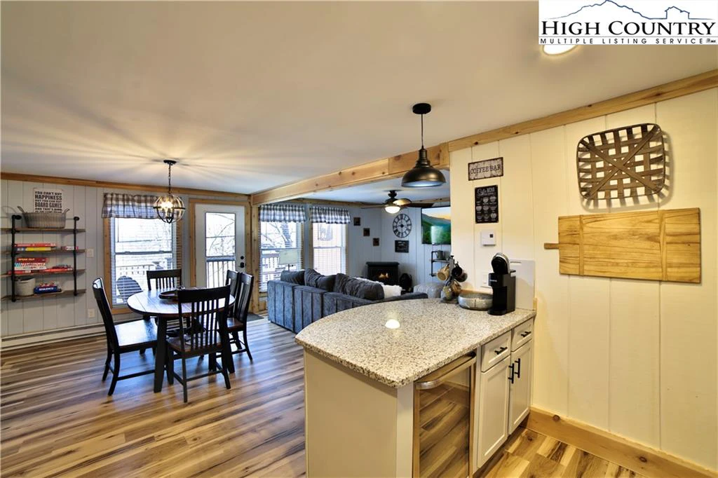 Image number 14 for the current listing