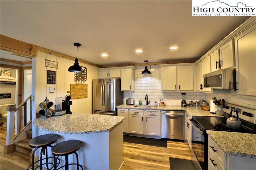 Image number 13 for the current listing