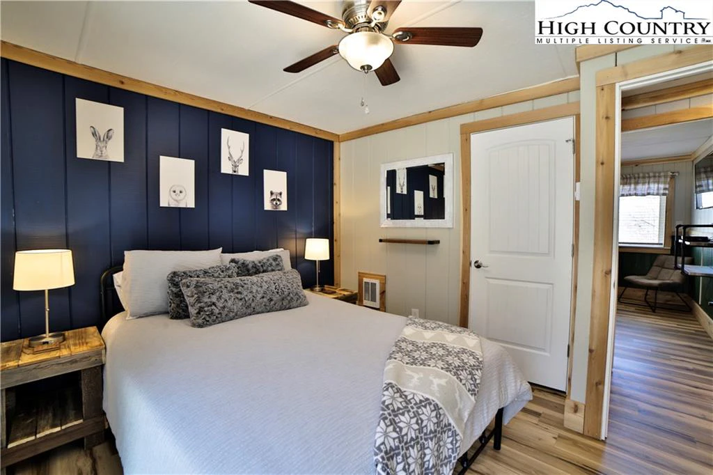 Image number 2 for the current listing