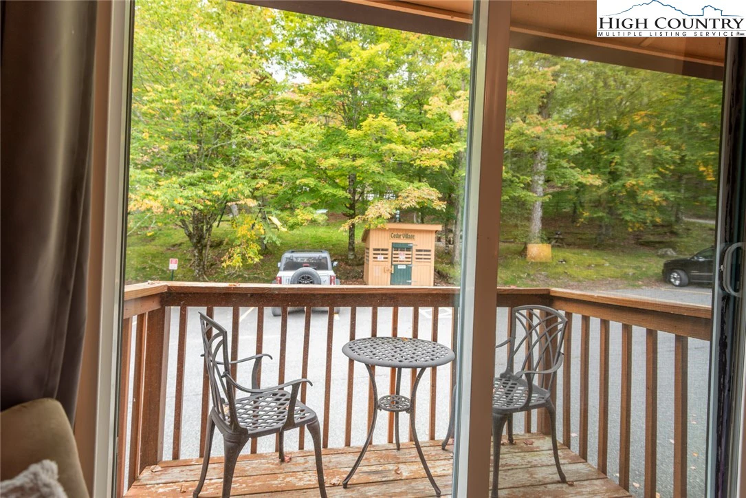 Image number 14 for the current listing