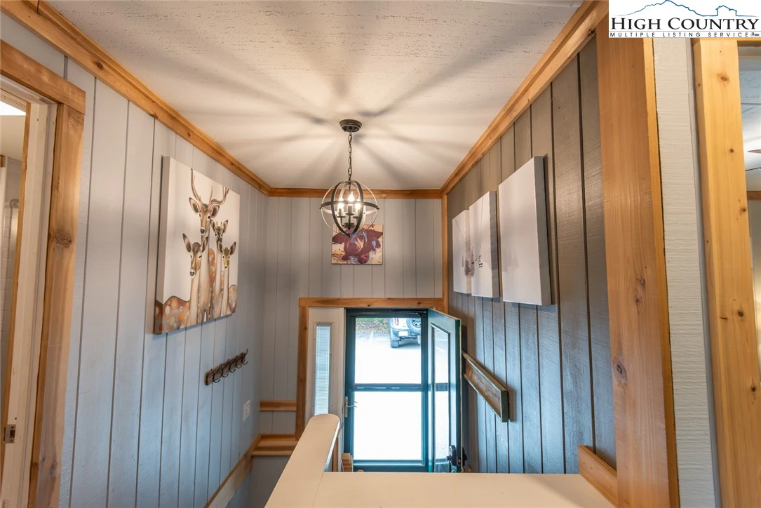 Image number 11 for the current listing
