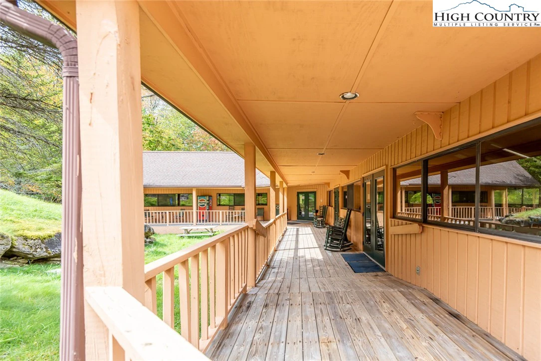 Image number 3 for the current listing