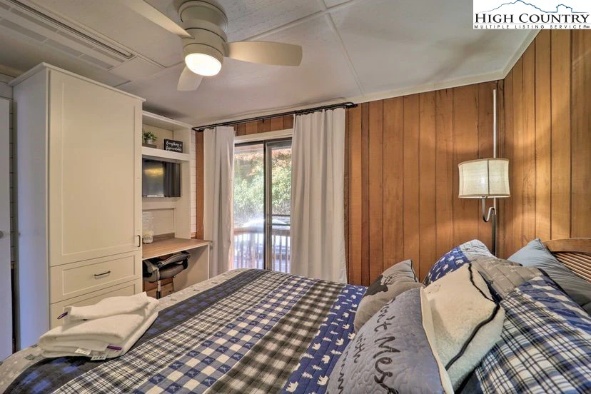 Image number 3 for the current listing
