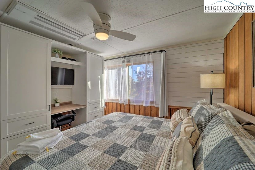Image number 4 for the current listing
