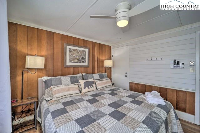Image number 5 for the current listing