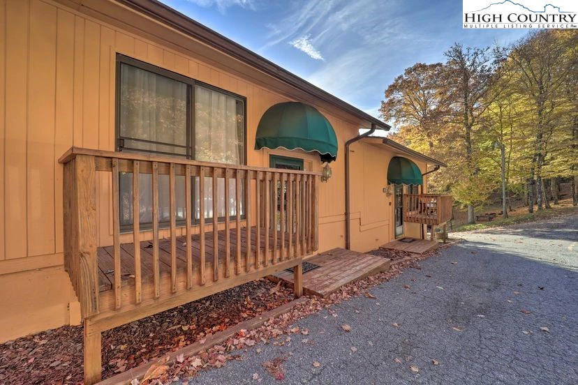 Image number 14 for the current listing