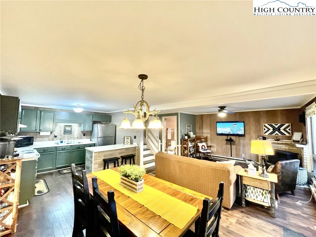 Image number 20 for the current listing