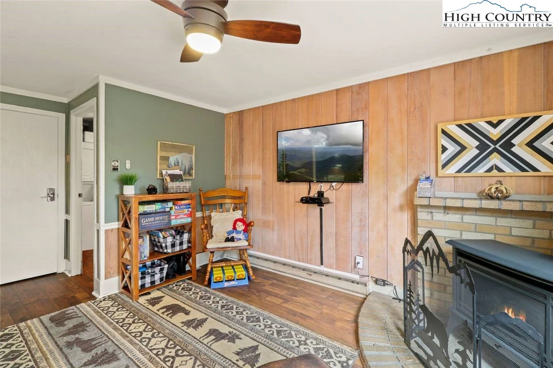 Image number 22 for the current listing