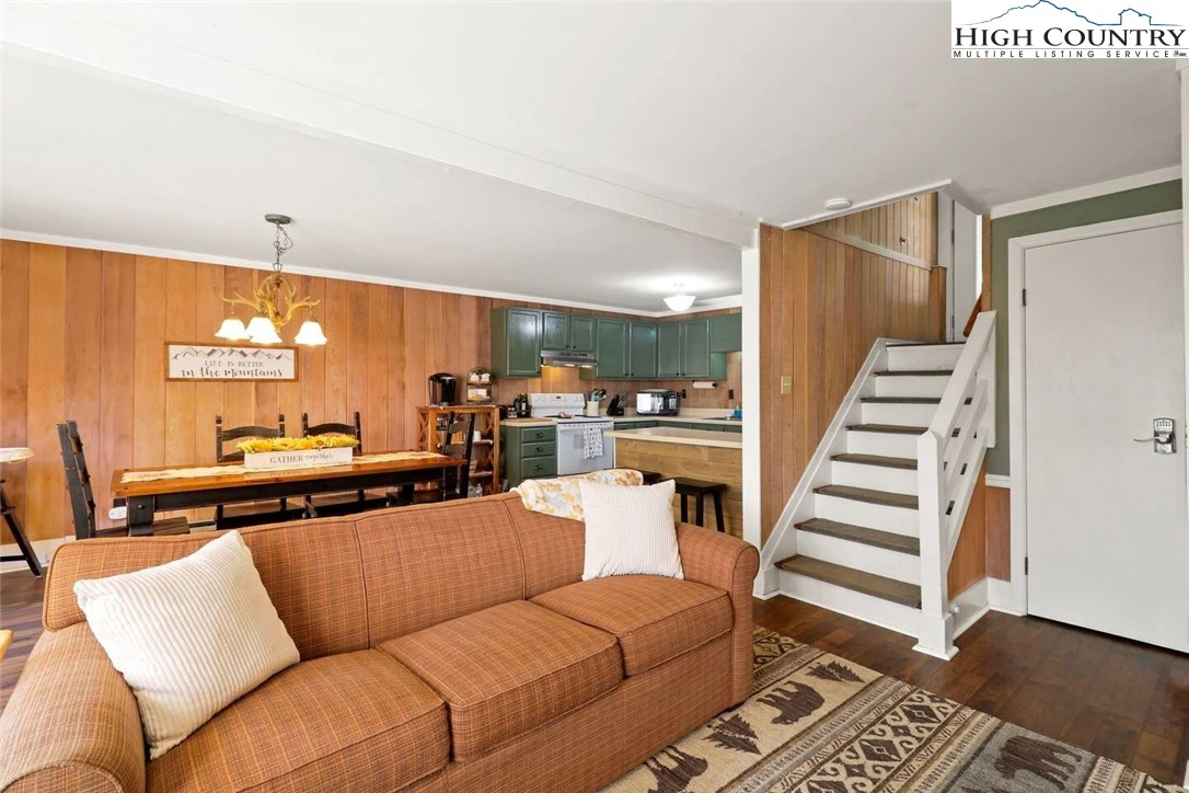 Image number 21 for the current listing